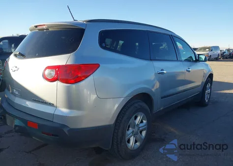 2011 Chevrolet Traverse Ls z USA, uszkodzony, nr VIN 1GNKREED0BJ185937